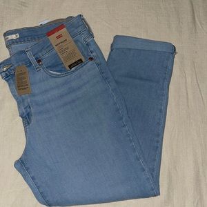 Levi’s boyfriend, hyper soft, midrise, light blue denim size 14/32